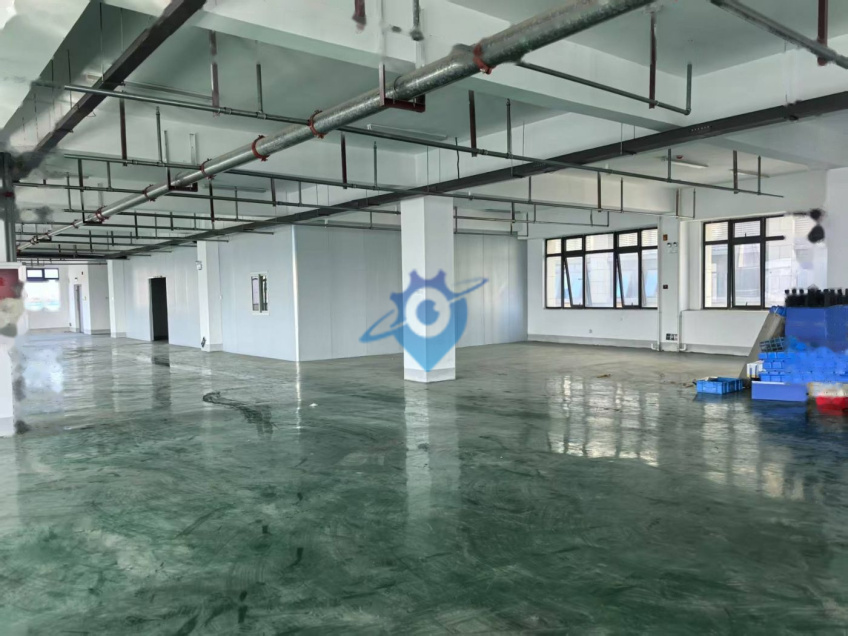 新站标准厂房300至920平,可分租,地坪已做办公室已隔